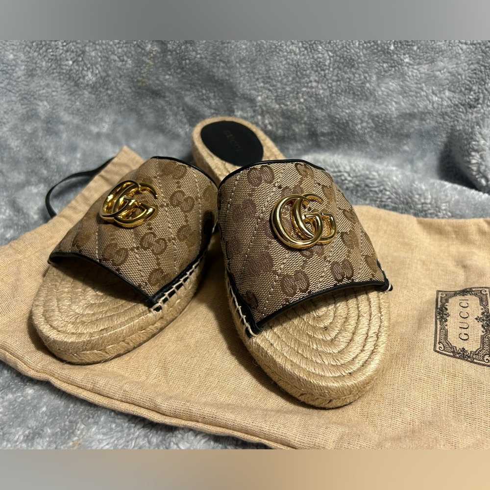 Gucci Beige and Brown Espadrille Slides with Gold Emblem